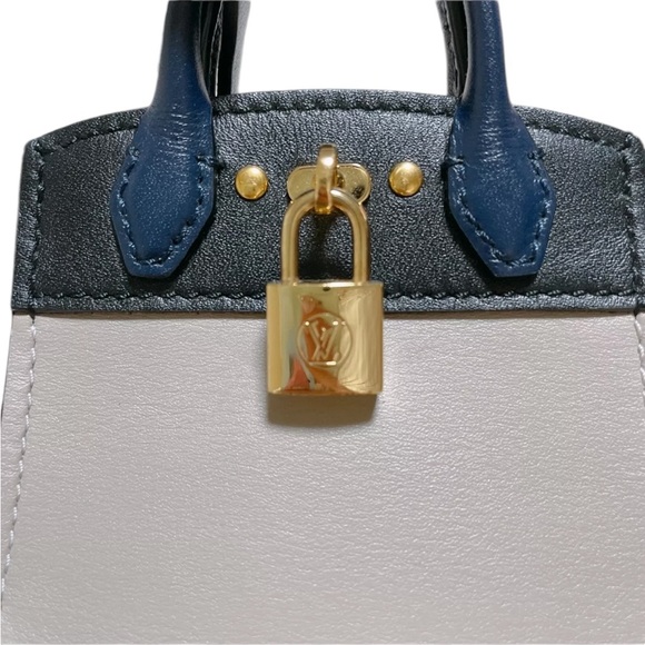 Louis Vuitton Galle City Steamer Leather Bag Charm Key Holder - Picture 7 of 12